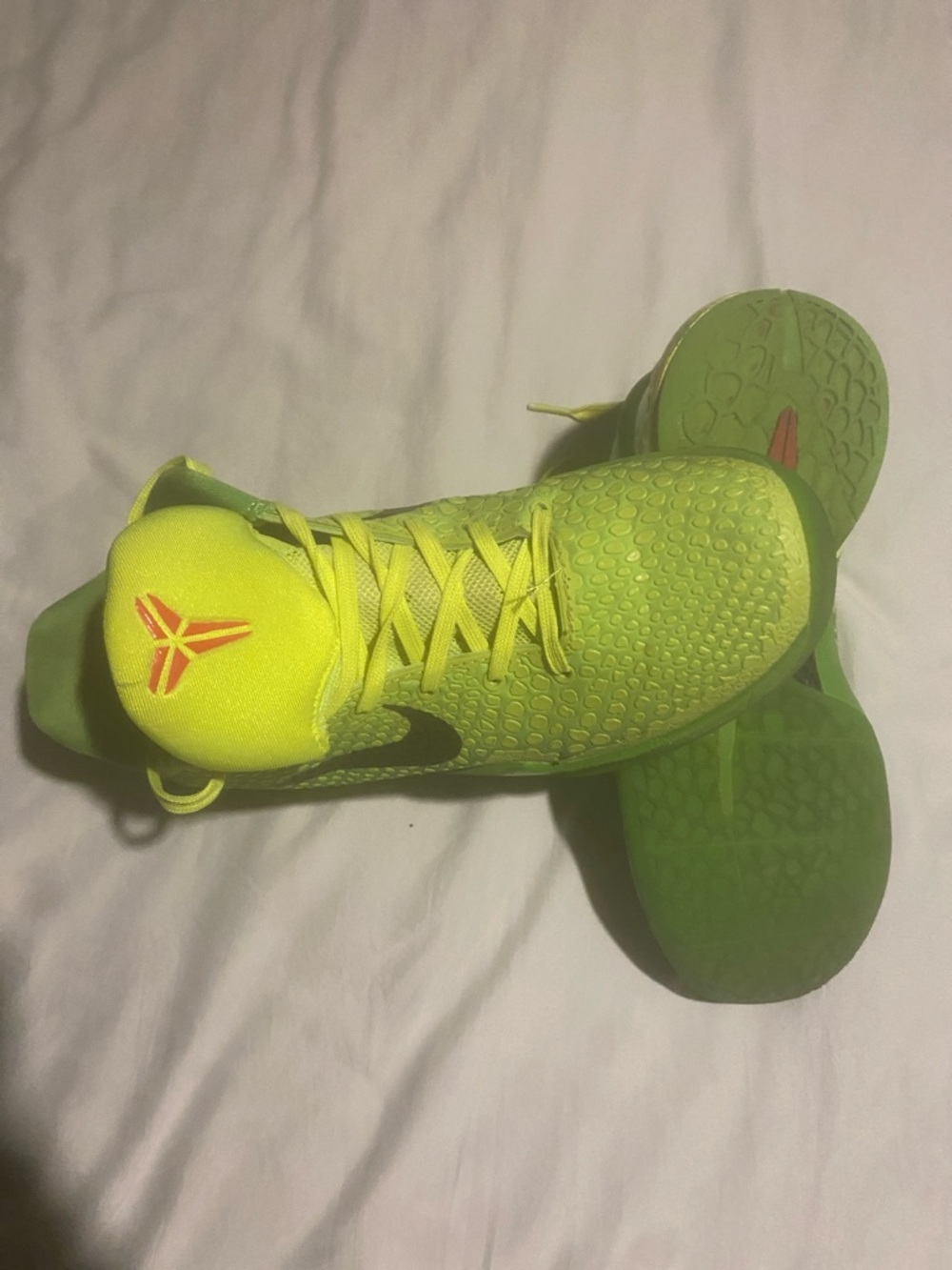 Nike Men's Neon Yellow/Green Kobe Basketball Shoes - Picture 5 of 5